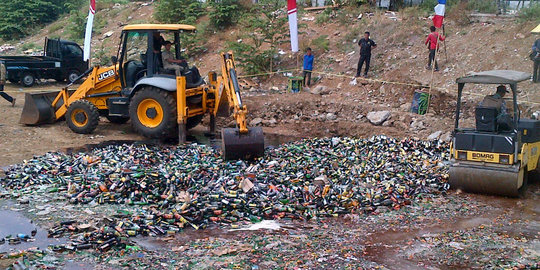 19.785 Botol miras di Bandung dimusnahkan
