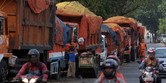 Sejak dihadang, setiap malam antrean truk sampah Jakarta capai 8 KM