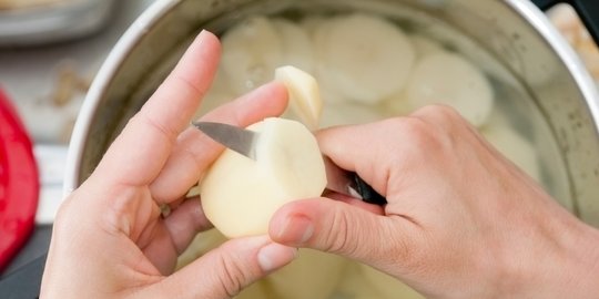 Kitchen hack, ini 5 trik mudah atasi masalah saat memasak