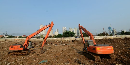 Pengerukan lumpur Kanal Banjir Barat