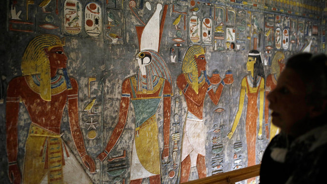 makam kuno firaun horemheb di luxor mesir