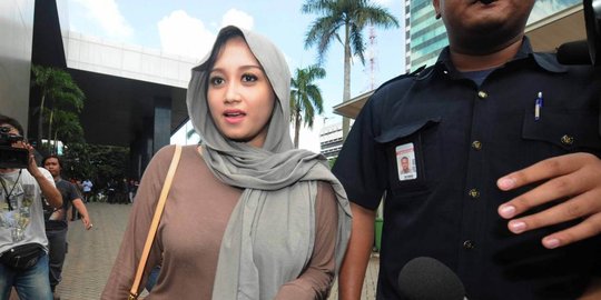 ahmad fathanah yang tunggangi mobil mewah rev1