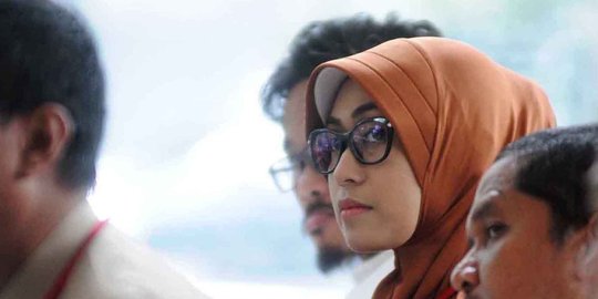 eropa dipersembahkan fuad amin untuk istri rev1