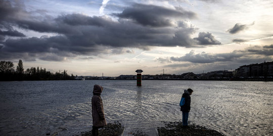 Berkepribadian ganda, ibu ini buang bayinya ke sungai