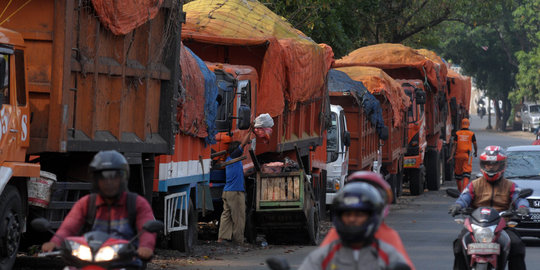 Kini truk sampah Jakarta boleh langgar jam operasi di Bekasi