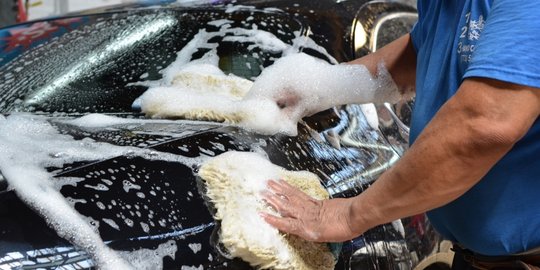 5 Kesalahan yang sering dilakukan saat mencuci mobil!