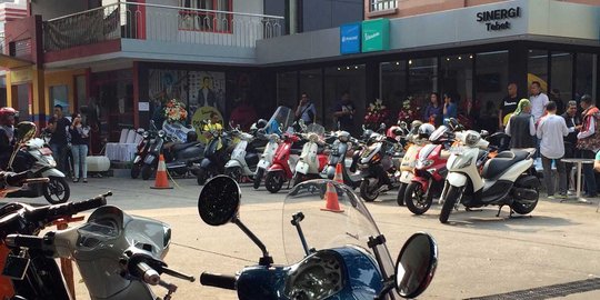 Keseruan keliling Jakarta bersama komunitas Vespa