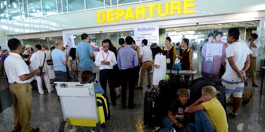 Abu vulkanik Barujari mengarah ke barat, Ngurah Rai ditutup lagi