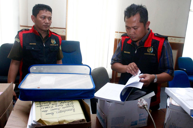 kejagung geledah kantor gubernur dan dprd sumut