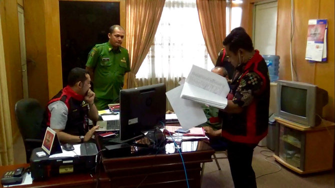 kejagung geledah kantor gubernur dan dprd sumut