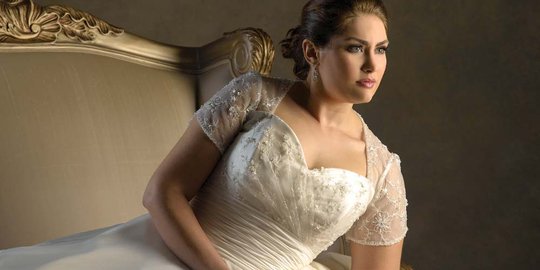 4 Tips busana untuk calon pengantin bertubuh besar