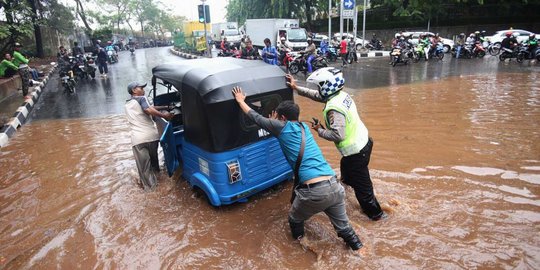 Antisipasi banjir, Polda Metro janji bersiaga siang dan malam