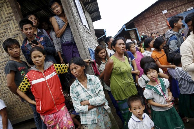 angelina jolie berkunjung ke myanmar