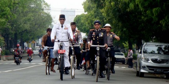 Hari Pahlawan, polisi di Purwokerto berkostum ala pejuang