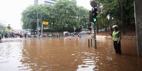 Musim hujan, Polda Metro bekali polisi motor trail & pompa sedot a