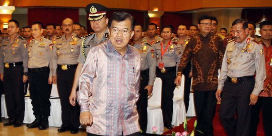 JK: Sekarang bawa senjata dianggap teroris, kalau dulu pejuang