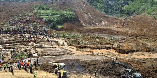 Tanah retak rawan longsor, ancam 50 rumah di Magelang