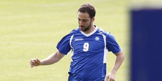 Agen tegaskan Higuain tak ke Chelsea