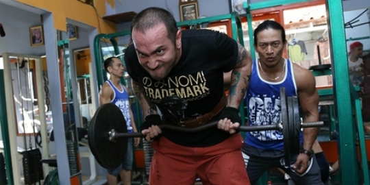 Eksklusif Agar badan nggak loyo, Gary Iskak pilih ngegym ...