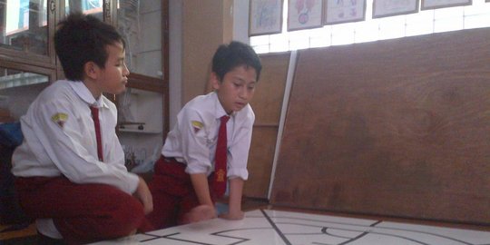 muhammadiyah berhasil ciptakan robot pendeteksi jalur rev1