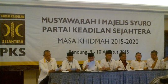 Wiranto dan Amien Rais di balik dua faksi dalam partai dakwah