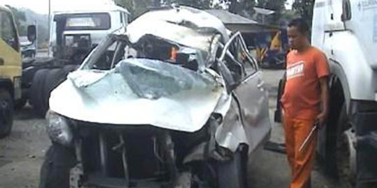 Mobil ugal-ugalan terguling di Tol Cipularang, 1 orang tewas