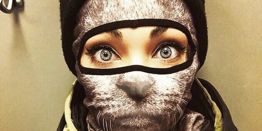 Awas ketularan tren topeng binatang imut dari Rusia ini