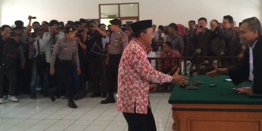 Dituntut 9 tahun, Wabup Cirebon malah divonis bebas