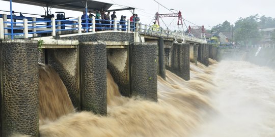 Puncak diguyur hujan tiga jam, Bendung Katulampa siaga III