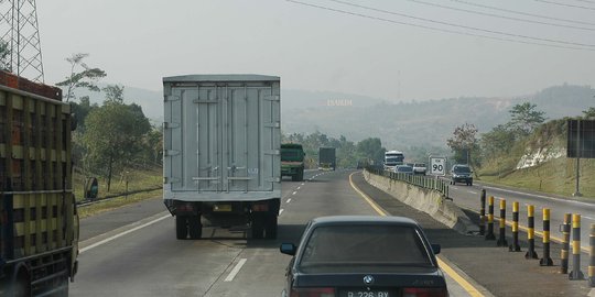 Bus dan truk sudah dievakuasi, Tol Cipularang lancar