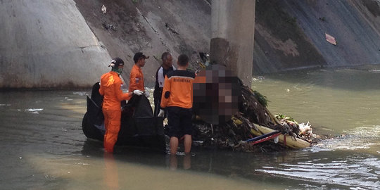 Pemotor yang terseret arus di Bandung ditemukan tewas