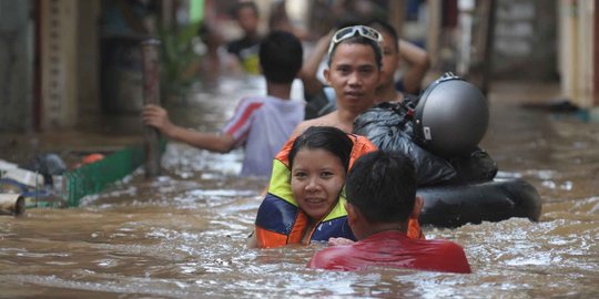 Polisi jaga 24 jam rumah warga yang mengungsi akibat banjir Jakarta