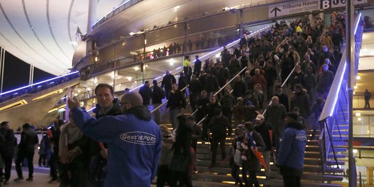 Kepanikan ribuan warga Paris diteror bom dan serangan beruntun