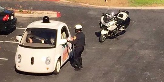 Mobil listrik Google dengan tampilan baru ini ditilang polisi?