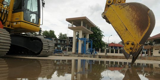 Hujan deras di Bogor, Depok siaga 2, pintu air Manggarai waspada