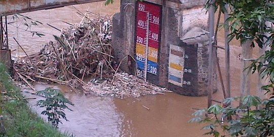 Pos pantau air di Depok kebanjiran telepon warga