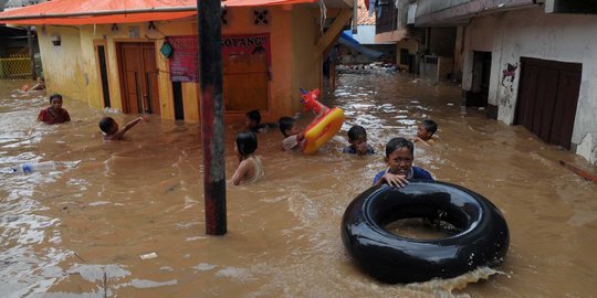 Warga Kampung Pulo mulai kebanjiran