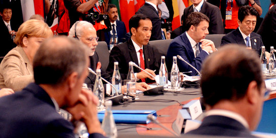 Usai hadiri pertemuan G20 di Turki, Jokowi transit di Abu Dhabi