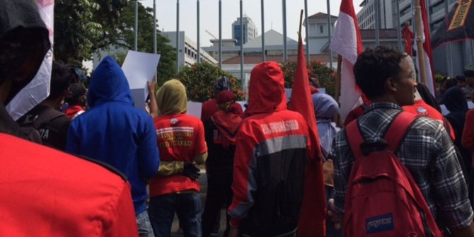 Pasangan Rogi-Daud gugur di Pilkada, ratusan pendukung geruduk KPU