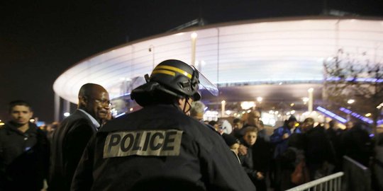 Berkat satpam muslim, bom tak meledak di tribun stadion Paris