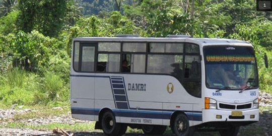 pemuda bawa kabur bus damri di banda aceh rev1