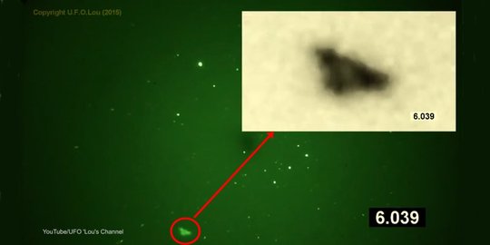 UFO raksasa muncul tiba-tiba di atas Australia