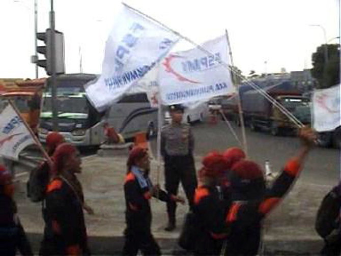 buruh dari jabar long march ke jakarta