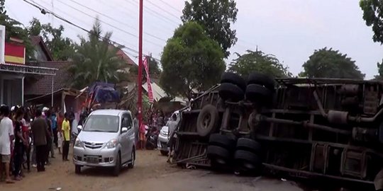 Tabrakan beruntun di Alas Roban Pantura, 11 orang terluka