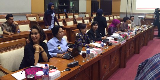 Belum tuntas dicecar DPR, Pansel KPK diminta datang lagi besok