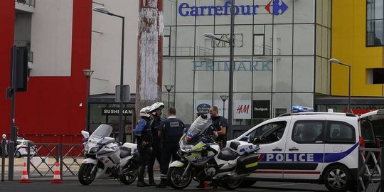 teror paris polisi prancis gelar