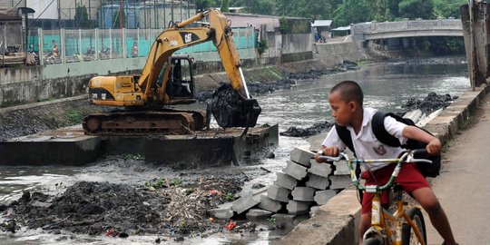 Pasrahnya warga bantaran Ciliwung jelang dibongkar paksa Ahok