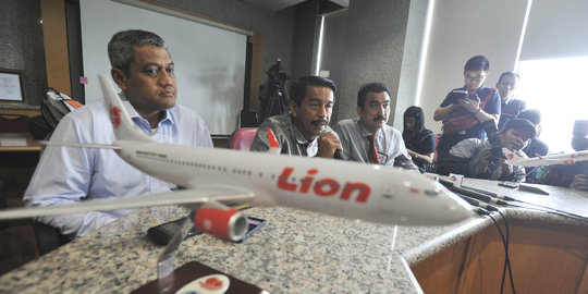 Lion Air, suara desahan karena mulut Co Pilot terlalu dekat mic