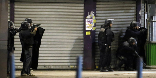 Baku tembak usai, 2 tersangka Teror Paris tewas, 7 lainnya ditangkap