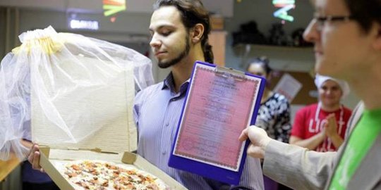 Tak ingin dikhianati, pria Rusia ini nikahi Pizza